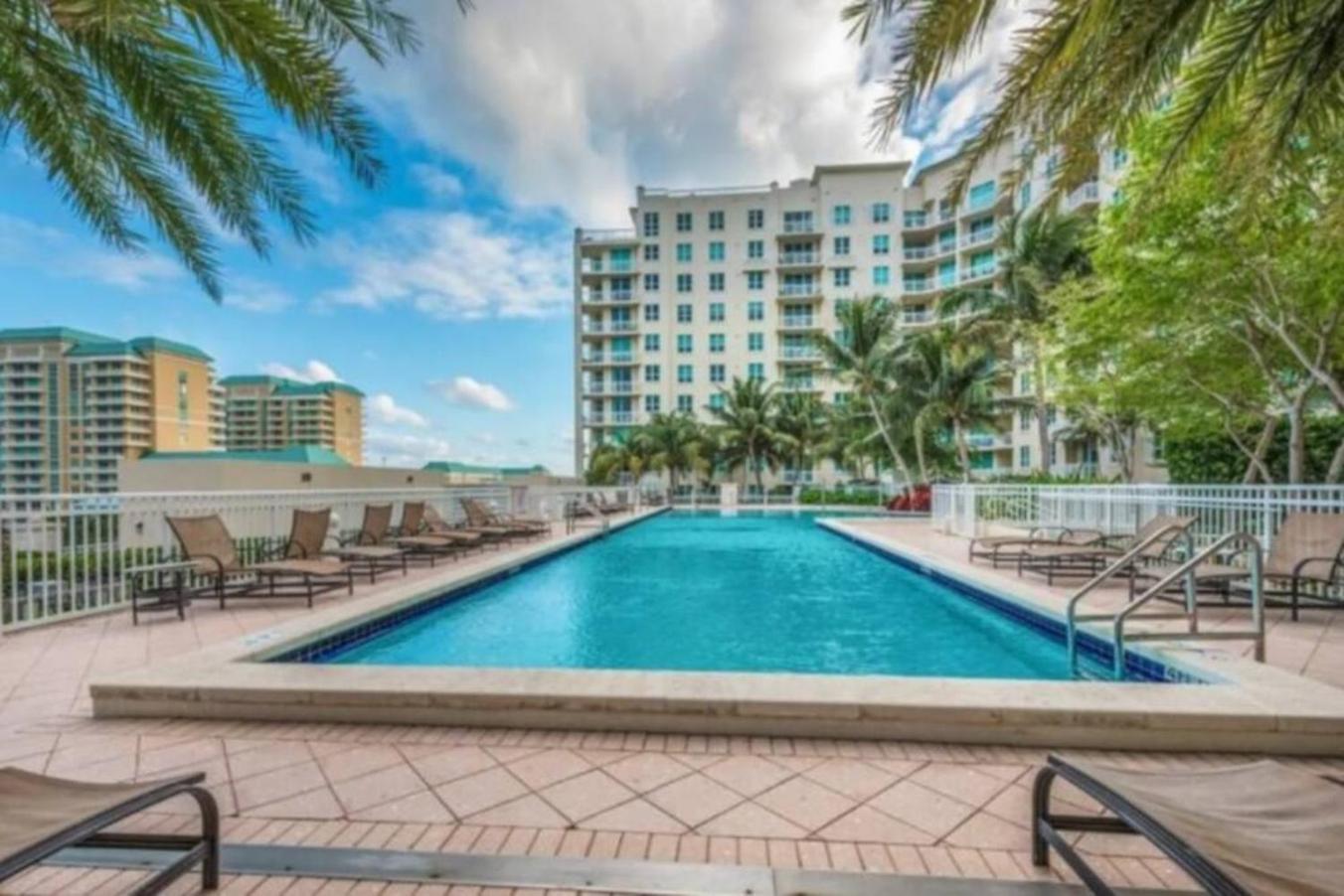 Apartment In Casa Costa Condo!Beach Pass Included Boynton Beach Buitenkant foto